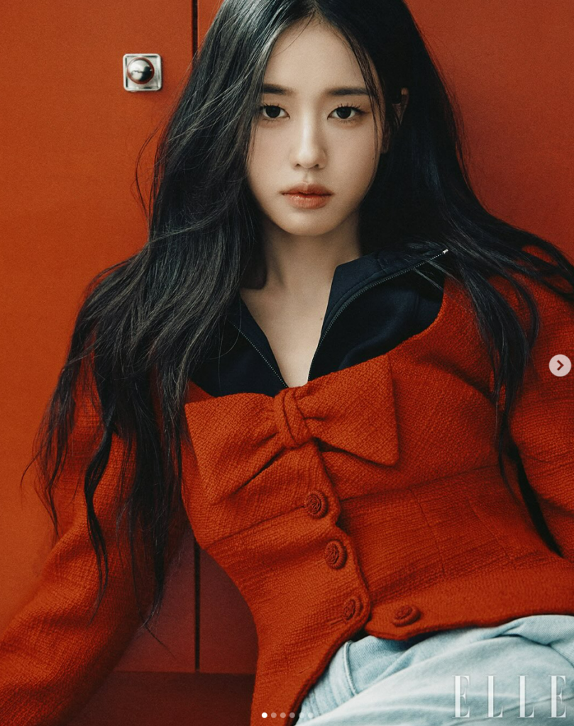 Beautiful Korean Actress Ahn Eun Jin Posing for Camera wearing Fashionable Clothes