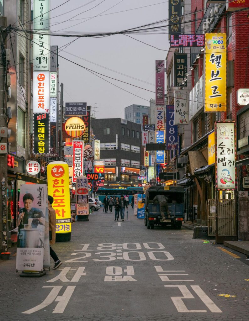 Recycling in Seoul: Villas/Houses: Specific corner near your building or spot marked by yellow/green mesh nets

Officetels: Check with building management