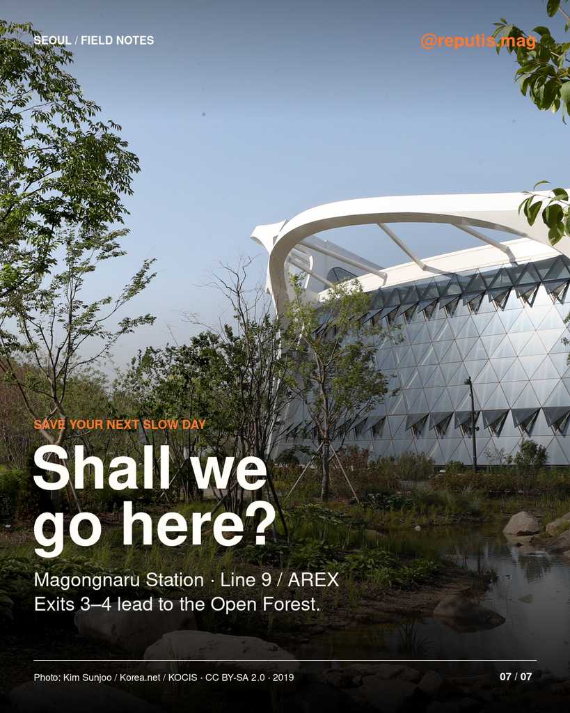 The curved glass exterior of Seoul Botanic Park among trees and a garden stream. Directions point to Magongnaru Station exits 3–4.
